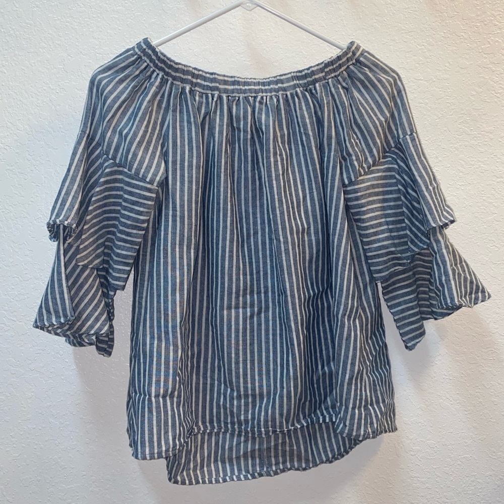 She + Sky off the shoulder top 🌼